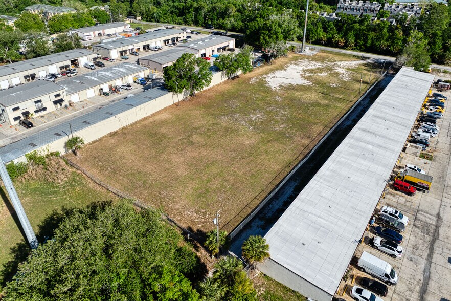 9400 Lazy Ln, Tampa, FL à vendre - Photo de l’immeuble – Image 1 sur 8