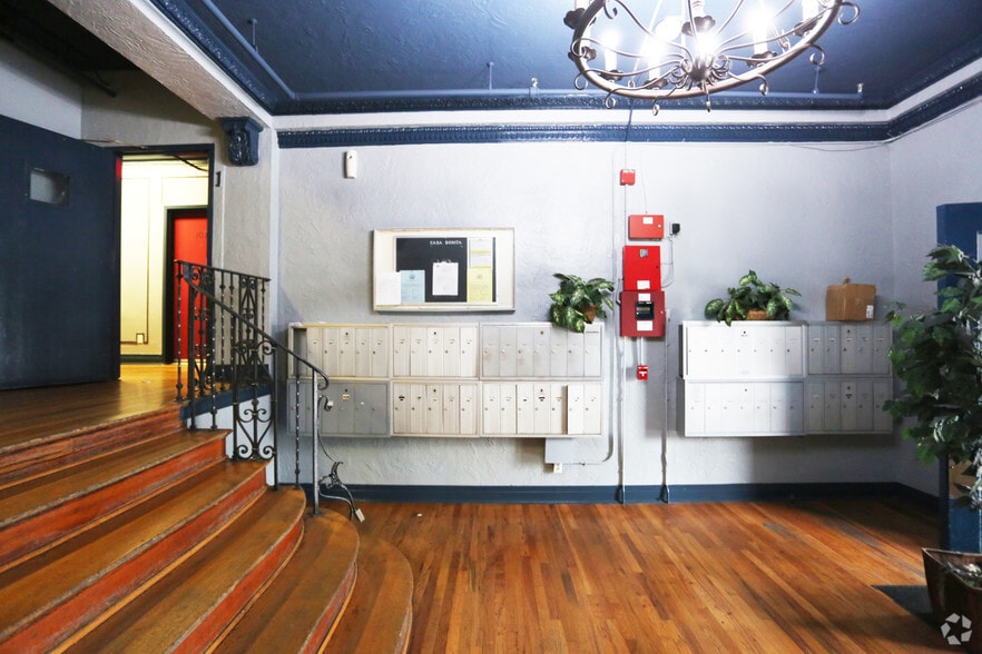 500 S Westmoreland Ave, Los Angeles, CA à vendre - Photo intérieure – Image 2 sur 20