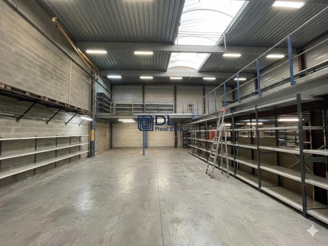 Industriel/Logistique dans Savigny-le-Temple à vendre Photo intérieure– Image 1 sur 5