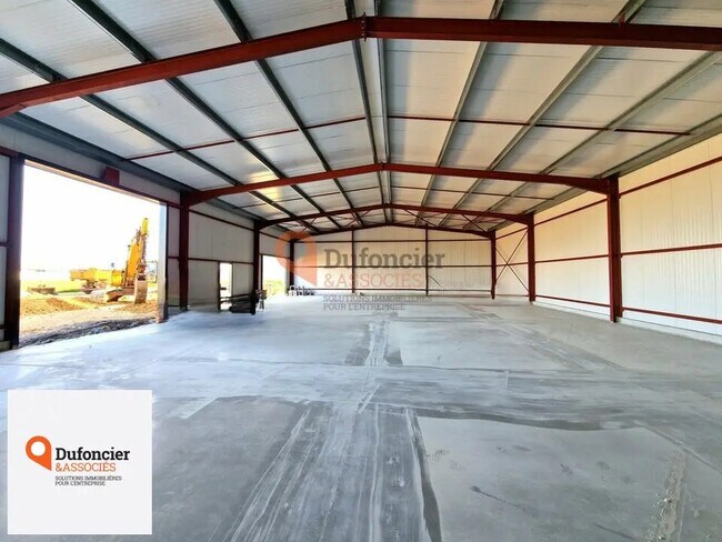 Plus de détails pour Local d'activités à louer