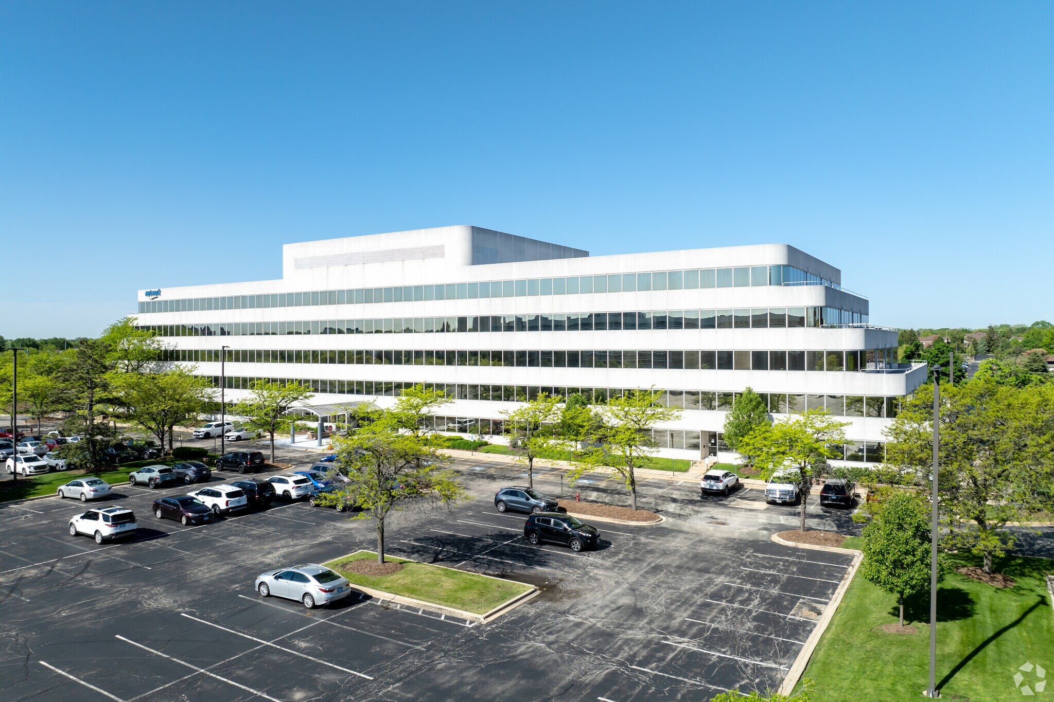 1100 E Woodfield Rd, Schaumburg, IL à louer Photo de l’immeuble– Image 1 sur 8