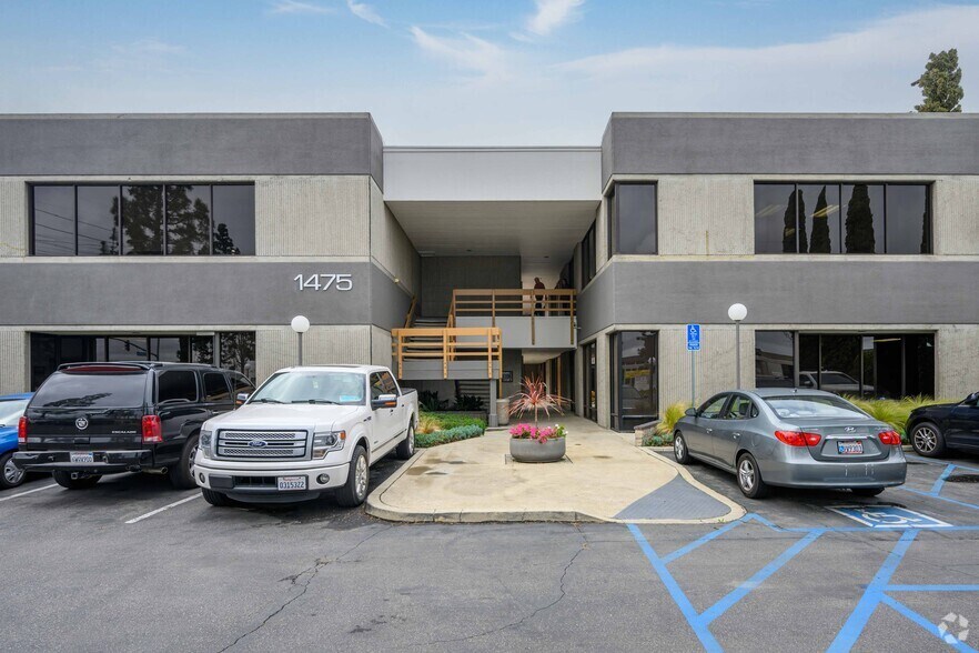 1475 S State College Blvd, Anaheim, CA à louer - Photo de l’immeuble – Image 3 sur 6