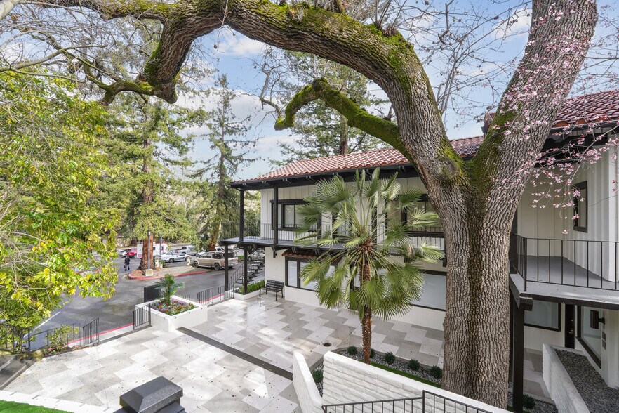 14567 Big Basin Way, Saratoga, CA à louer - Photo de l’immeuble – Image 2 sur 15