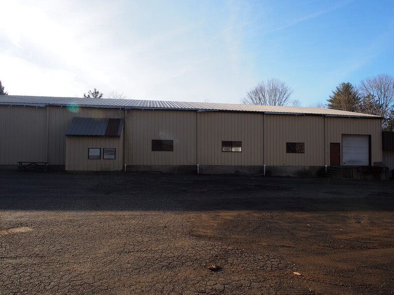 101 Fowler Rd, North Branford, CT à louer - Photo de l’immeuble – Image 3 sur 4