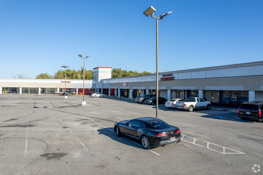 9245 Gulf Fwy, Houston, TX à louer - Photo de l’immeuble – Image 2 sur 9