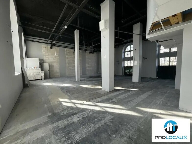 Local commercial dans Compiègne à louer - Photo de l’immeuble – Image 3 sur 6