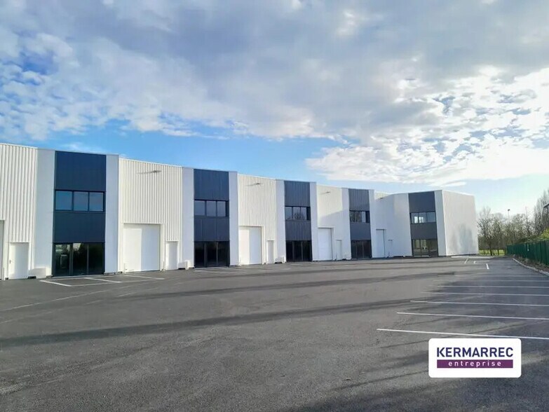 Local d’activités dans Pleumeleuc à louer - Photo de l’immeuble – Image 1 sur 6