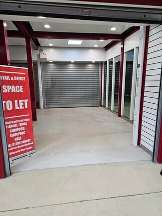 Plus de détails pour 43 Market Pl, Romford - Local commercial à louer