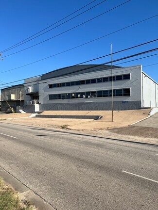 Plus de détails pour 5937 Clinton Dr, Houston, TX - Industriel/Logistique à louer
