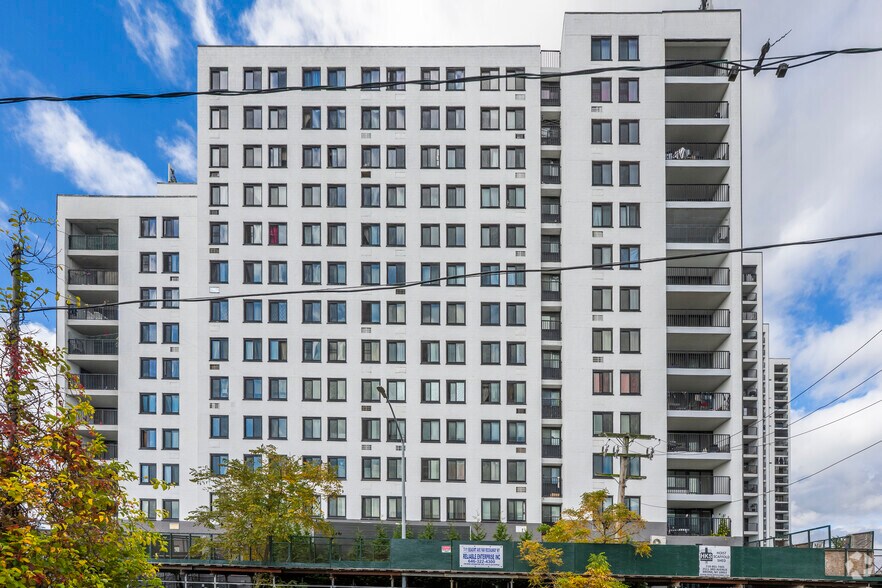 711A-711D Seagirt Ave, Far Rockaway, NY à louer - Photo de l’immeuble – Image 3 sur 14