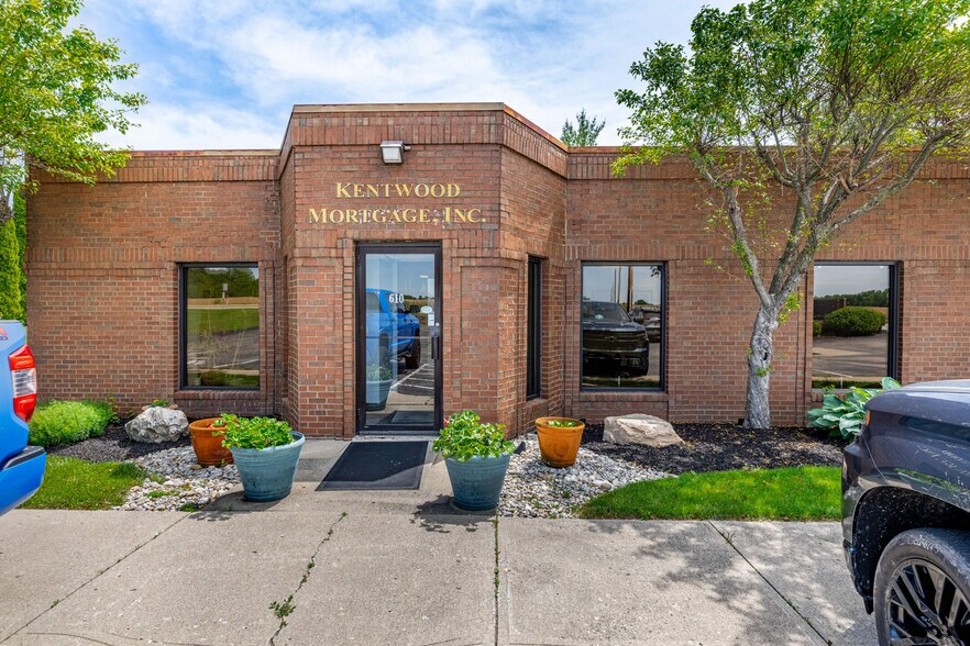 610 N Main St, Springboro, OH à louer - Photo de l’immeuble – Image 1 sur 47
