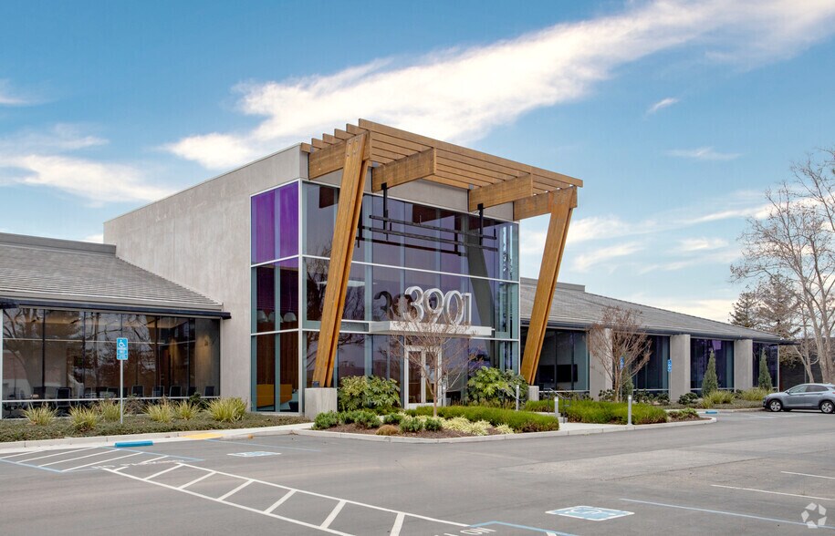 3901 N 1st St, San Jose, CA à louer - Photo de l’immeuble – Image 1 sur 5