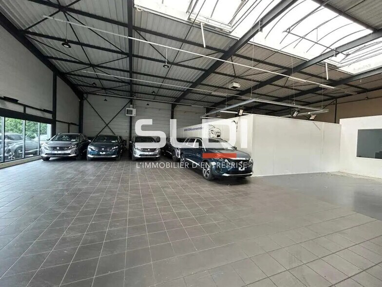 Local d’activités dans Neuville-sur-Saône à louer - Photo de l’immeuble – Image 3 sur 22