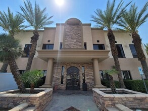 2575 Montessouri St, Las Vegas, NV à louer Photo de l’immeuble– Image 1 sur 24