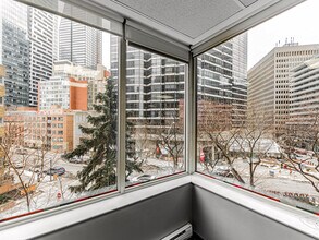 1033 Bay St, Toronto, ON à louer Photo intérieure– Image 1 sur 28