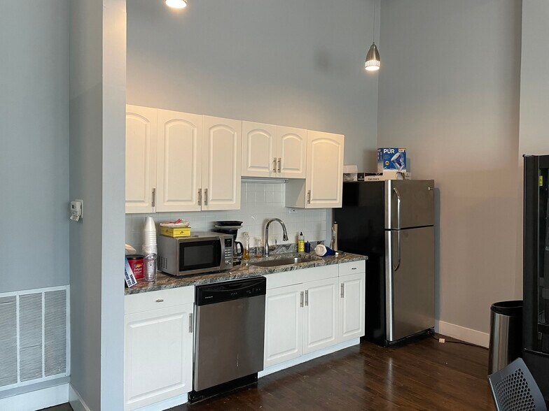 4020 N Elston Ave, Chicago, IL à louer - Photo intérieure – Image 2 sur 11