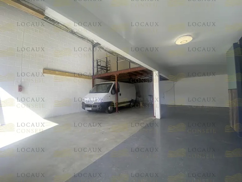 Local d’activités dans Saint-Ouen-l'Aumône à louer Photo intérieure– Image 1 sur 9