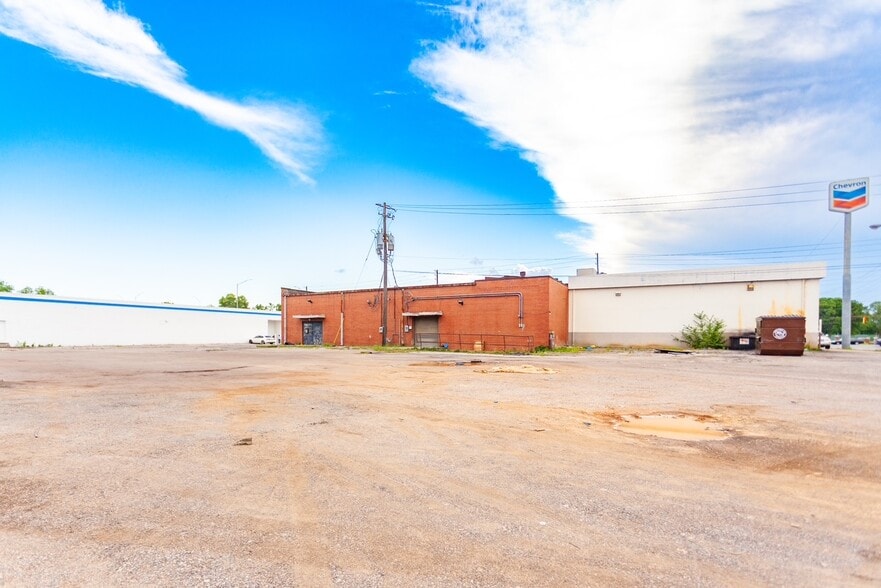 2429 Carraway Blvd, Birmingham, AL à louer - Photo de l’immeuble – Image 3 sur 6
