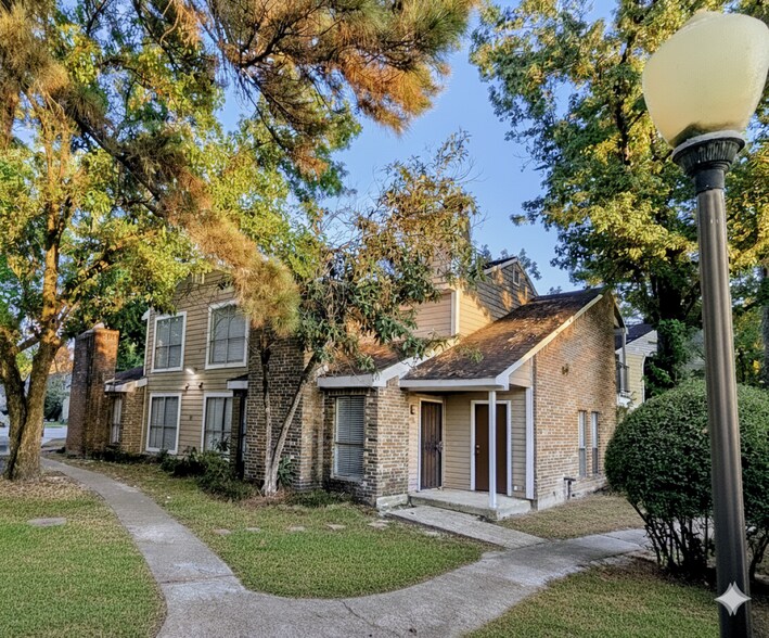 Inwood Village 12-Unit 4-Plex Portfolio portefeuille de 3 biens à vendre sur LoopNet.fr - Photo de l’immeuble – Image 2 sur 21