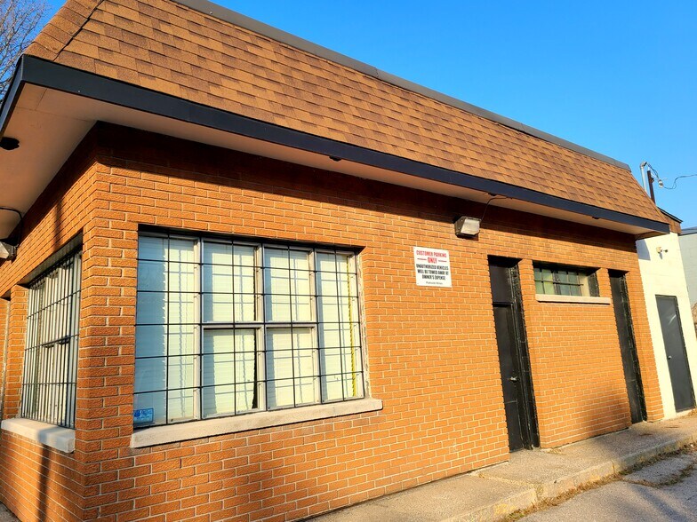 220 Christina St S, Sarnia, ON à vendre - Photo de l’immeuble – Image 2 sur 7