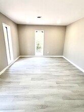 1323 Platt Springs Rd, West Columbia, SC à louer Photo intérieure– Image 2 sur 4