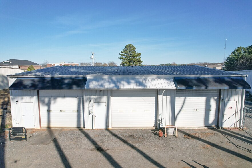 90-100 Northwest Dr, Anderson, SC à louer - Photo de l’immeuble – Image 3 sur 5