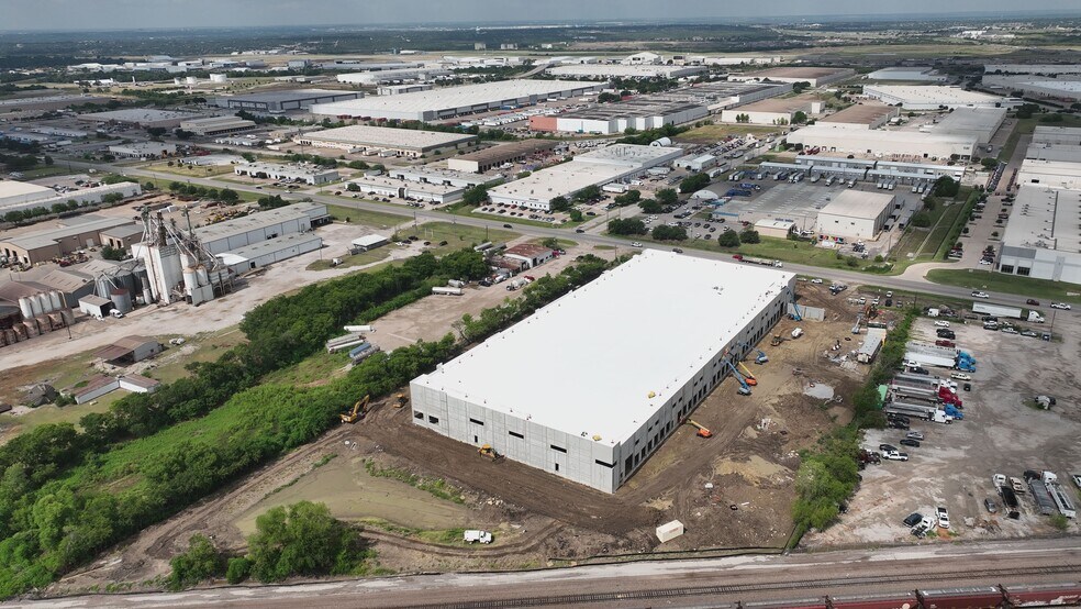 5260 Blue Mound Rd, Fort Worth, TX à louer - Photo de l’immeuble – Image 3 sur 11