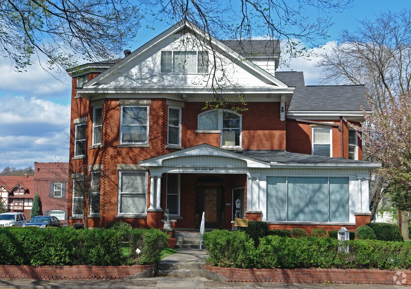 1598 kanawha Blvd E, Charleston, WV à vendre - Photo principale – Image 1 sur 2