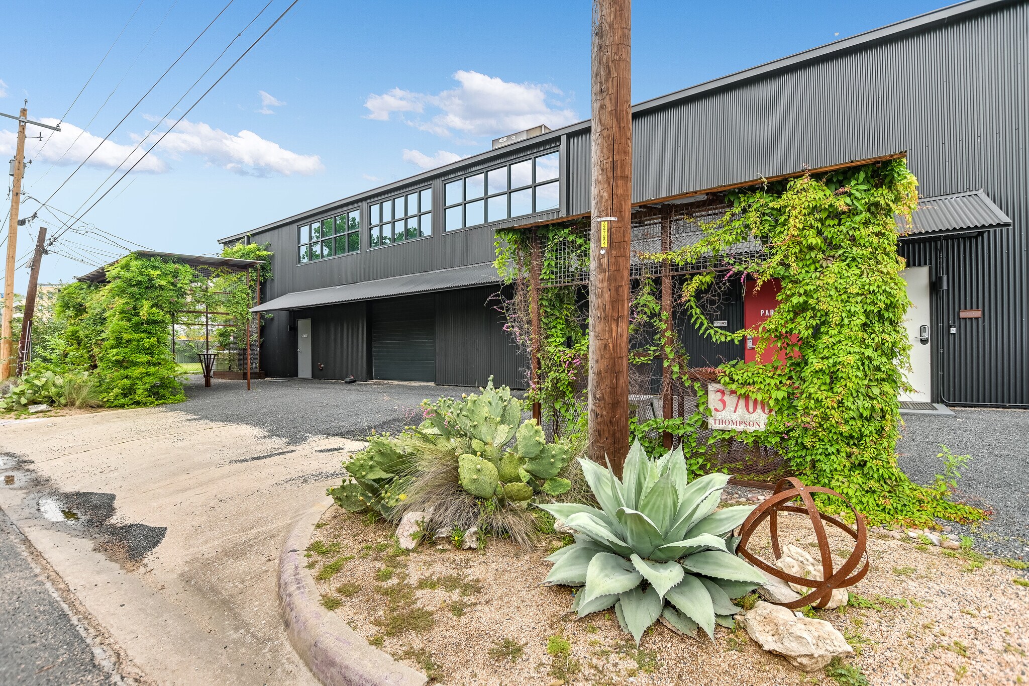 3700 Thompson St, Austin, TX à louer Photo de l’immeuble– Image 1 sur 50