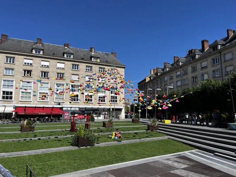 Local commercial dans Amiens à louer - Photo de l’immeuble – Image 1 sur 1