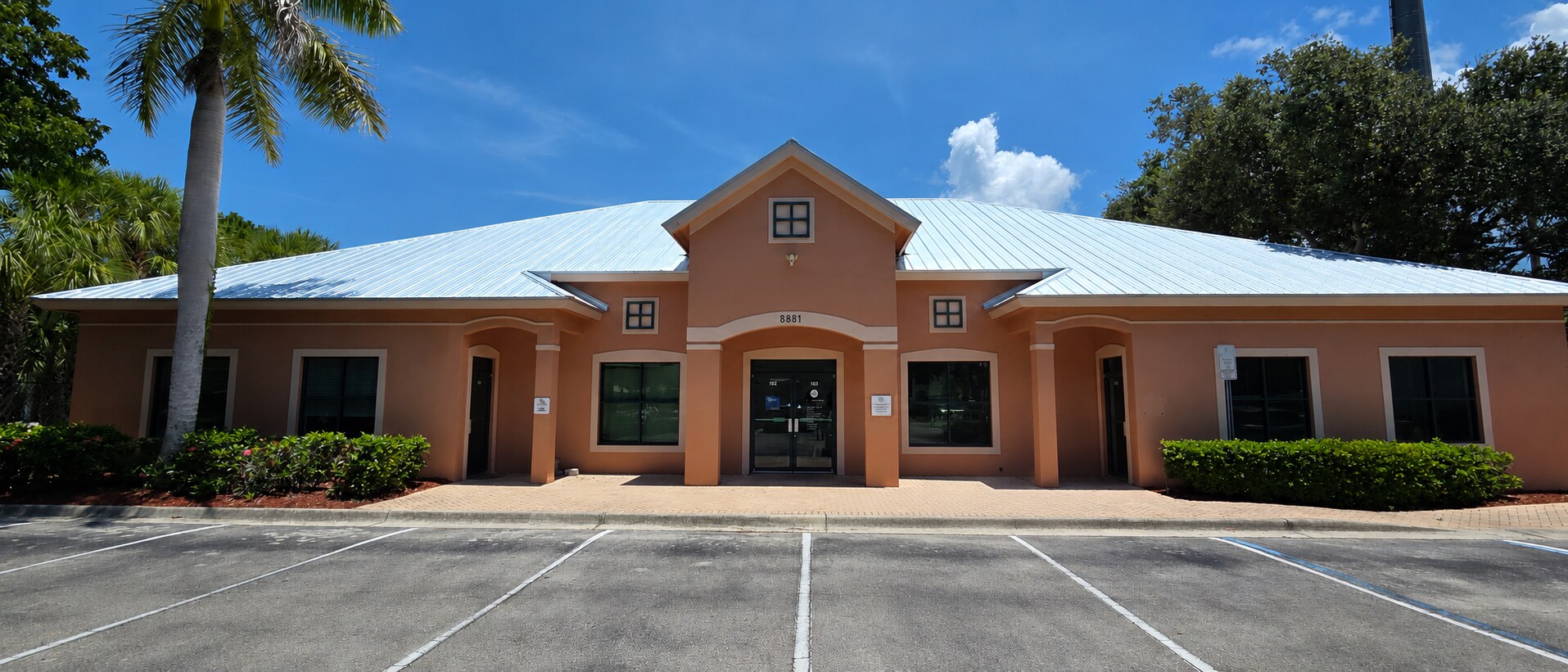 8881 Terrene Ct, Bonita Springs, FL à louer Photo de l’immeuble– Image 1 sur 3