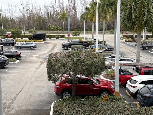SW 8th St, Miami, FL à louer - Photo de l’immeuble – Image 3 sur 17