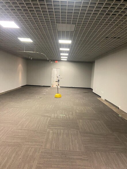 2104 Pacific Coast Hwy, Lomita, CA à louer - Photo intérieure – Image 2 sur 4