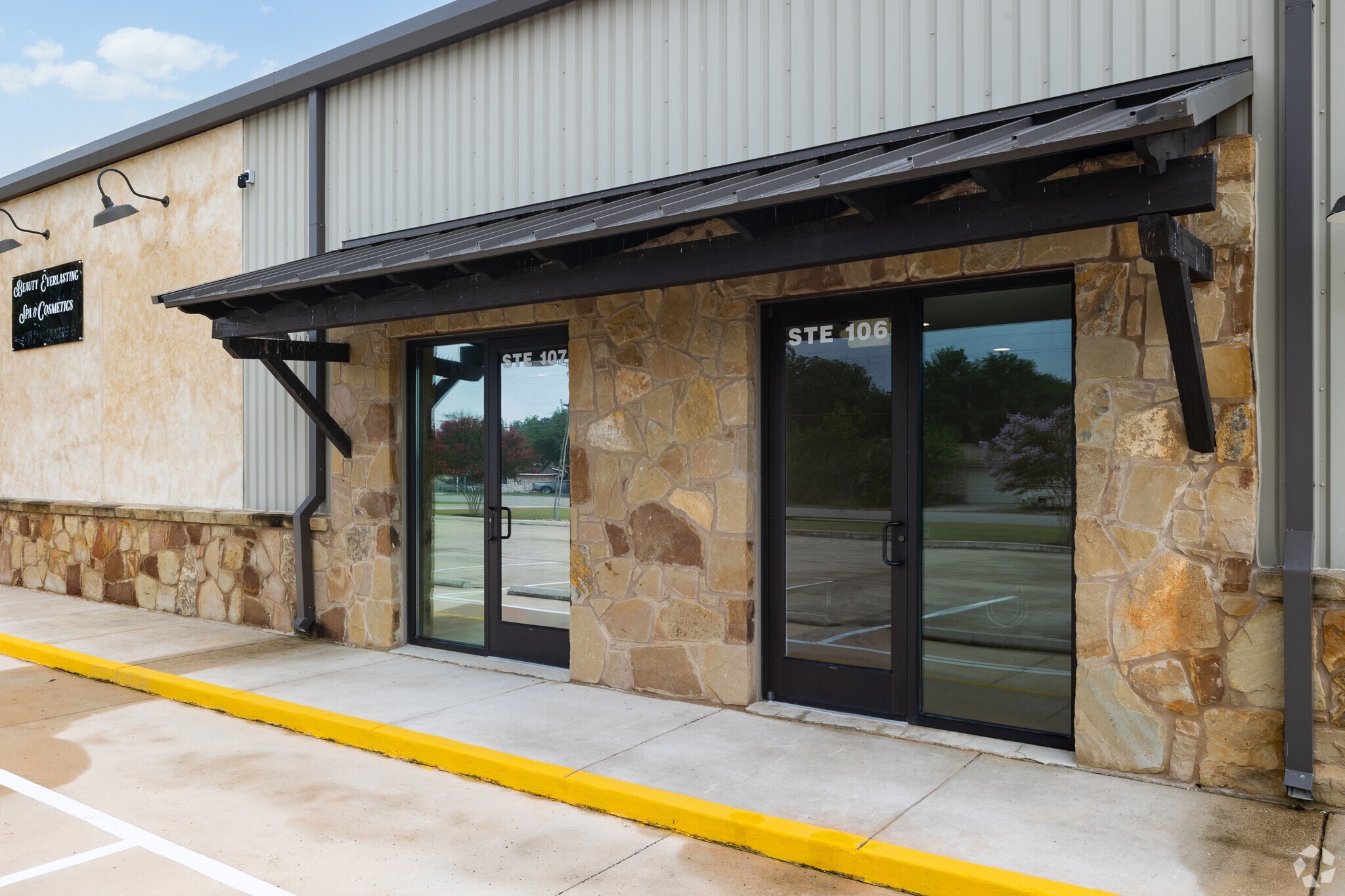 190 Center St, New Braunfels, TX à louer Photo de l’immeuble– Image 1 sur 10