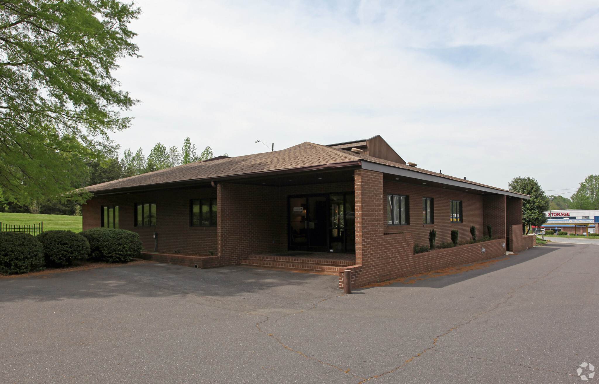 3911 University Pky, Winston-Salem, NC à vendre Photo principale– Image 1 sur 9