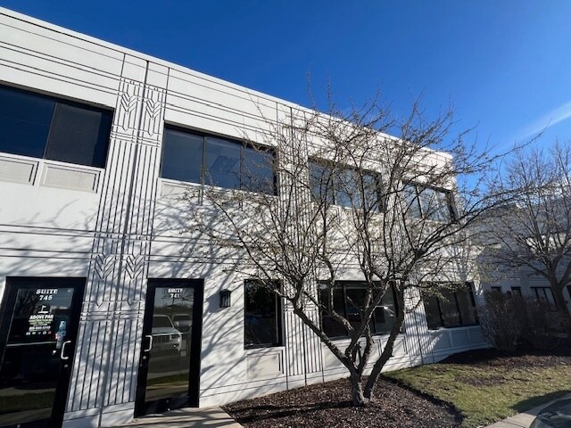 707 Ridgeview Dr, McHenry, IL à vendre - Photo de l’immeuble – Image 1 sur 9