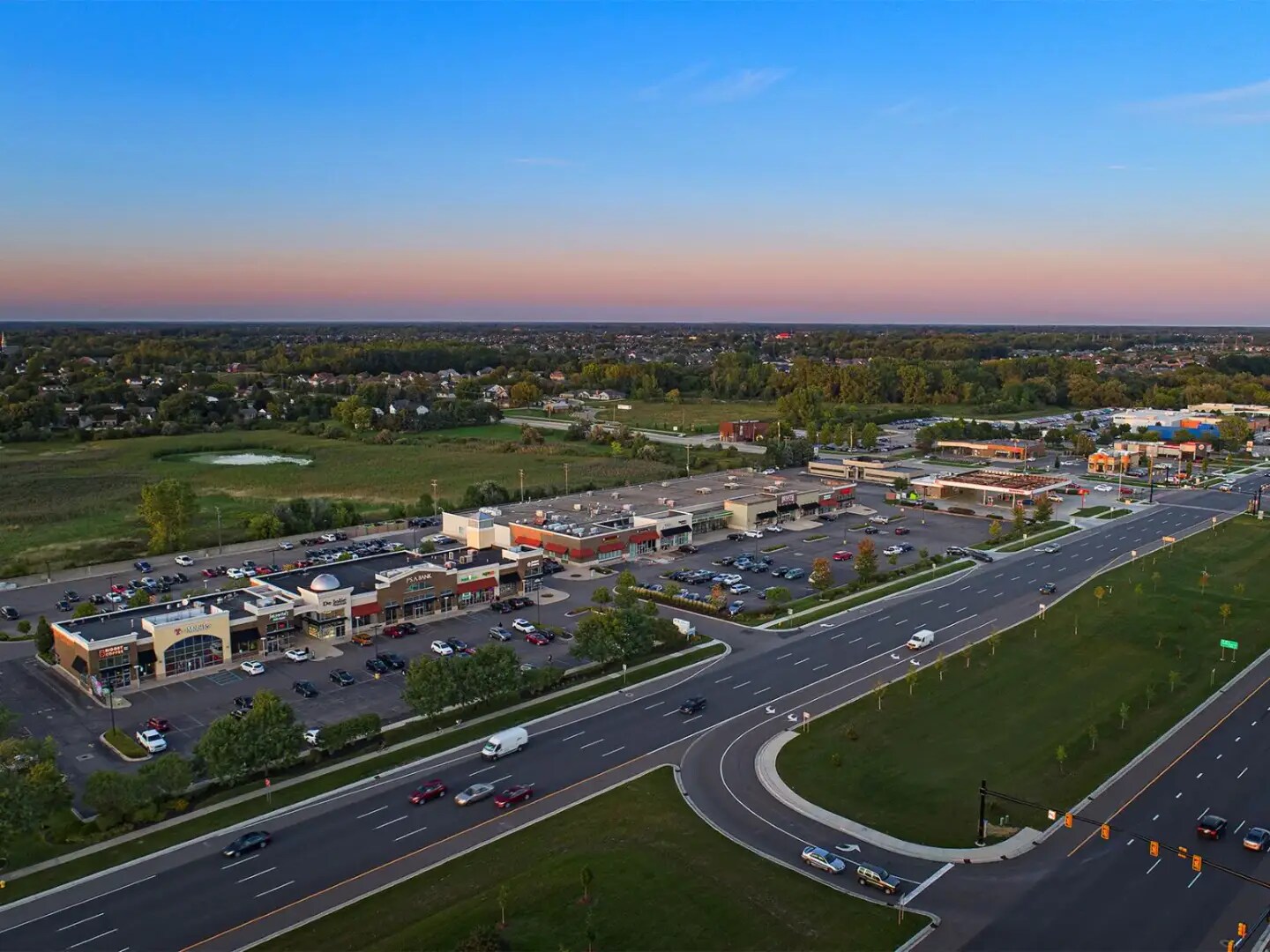 Hall Rd, Macomb Township, MI à louer Photo de l’immeuble– Image 1 sur 2