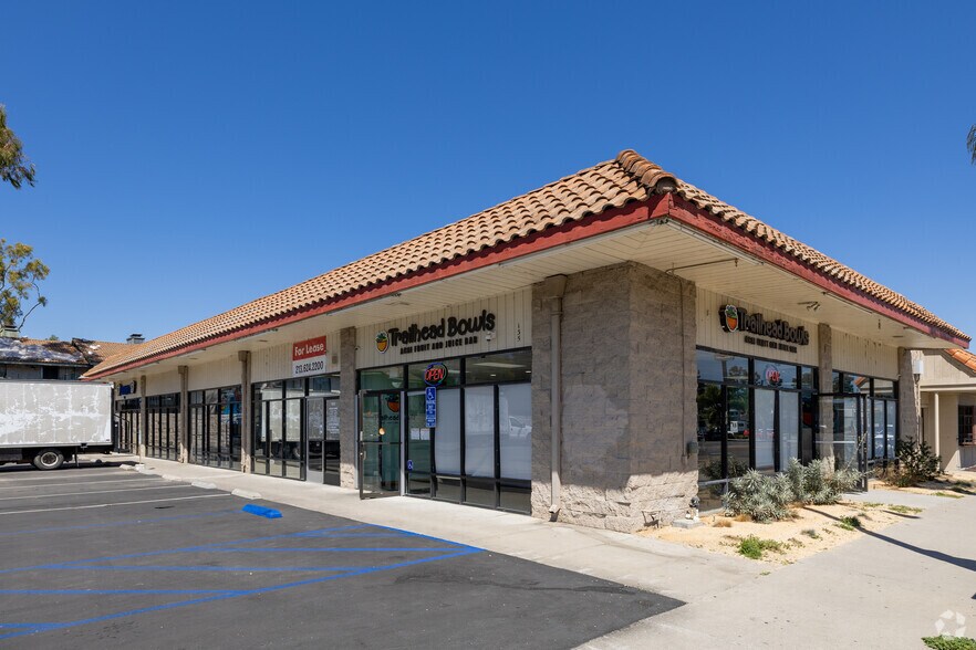 135 E Harvard Blvd, Santa Paula, CA à louer - Photo principale – Image 1 sur 10