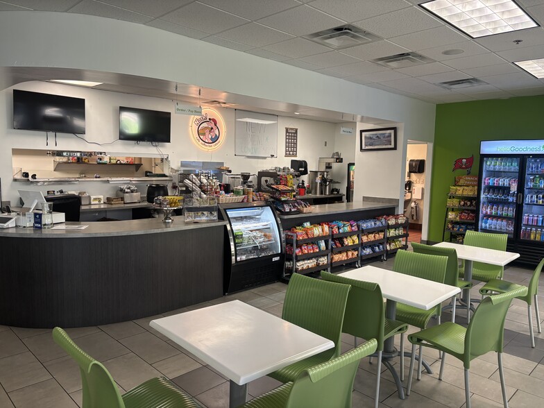 1715 N Westshore Blvd, Tampa, FL à louer - Photo de l’immeuble – Image 3 sur 16