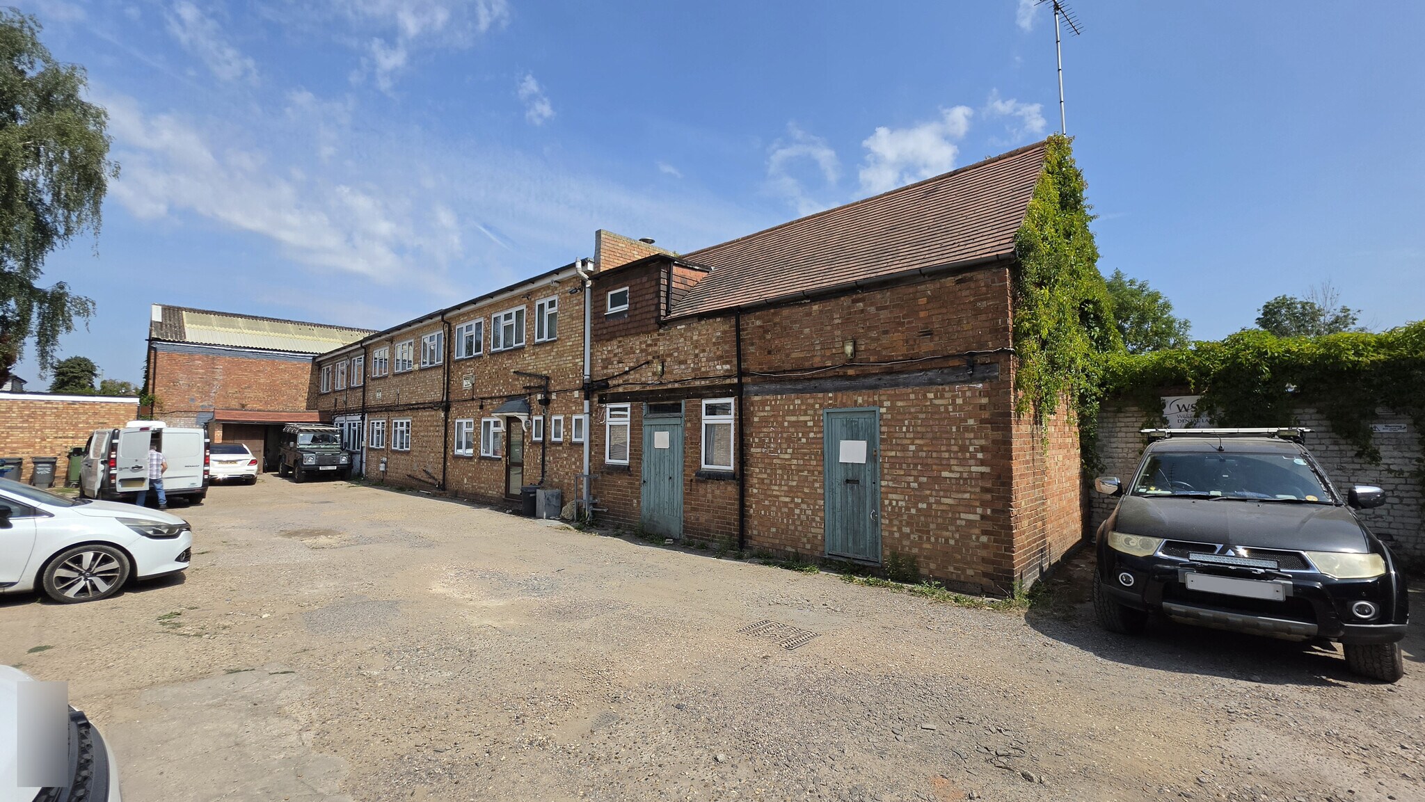 105-111 Rear Of, Walton-On-Thames à vendre Photo principale– Image 1 sur 5