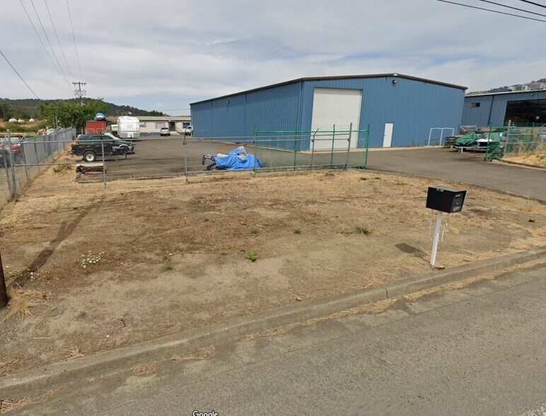 1690 Austin Rd, Roseburg, OR à louer - Photo de l’immeuble – Image 1 sur 5