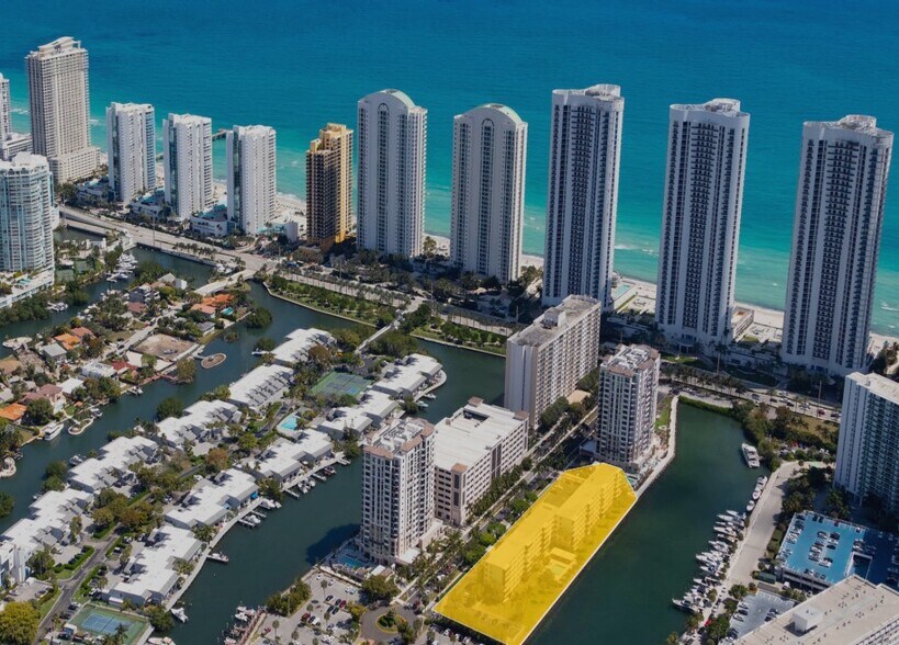 220 Kings Point Dr, Sunny Isles Beach, FL à vendre - Photo de l’immeuble – Image 2 sur 10