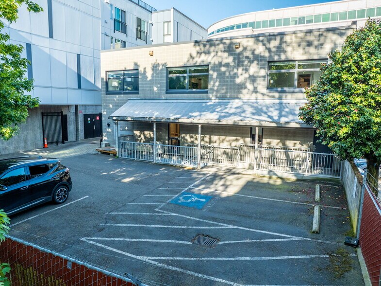 115 15th Ave E, Seattle, WA à vendre - Photo de l’immeuble – Image 2 sur 8