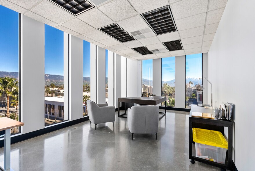 330 N D St, San Bernardino, CA à louer - Photo principale – Image 1 sur 29