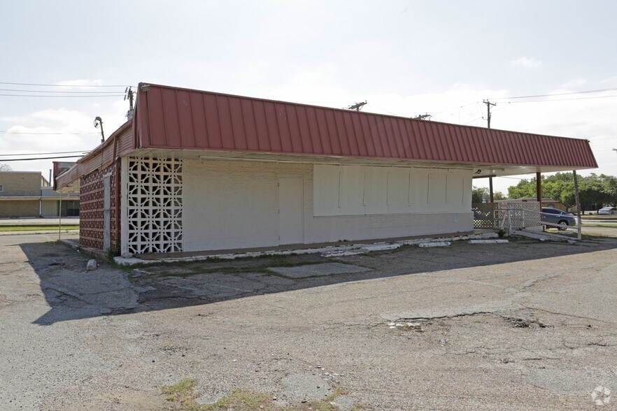 2101 W Rochelle Rd, Irving, TX à louer - Photo de l’immeuble – Image 2 sur 4