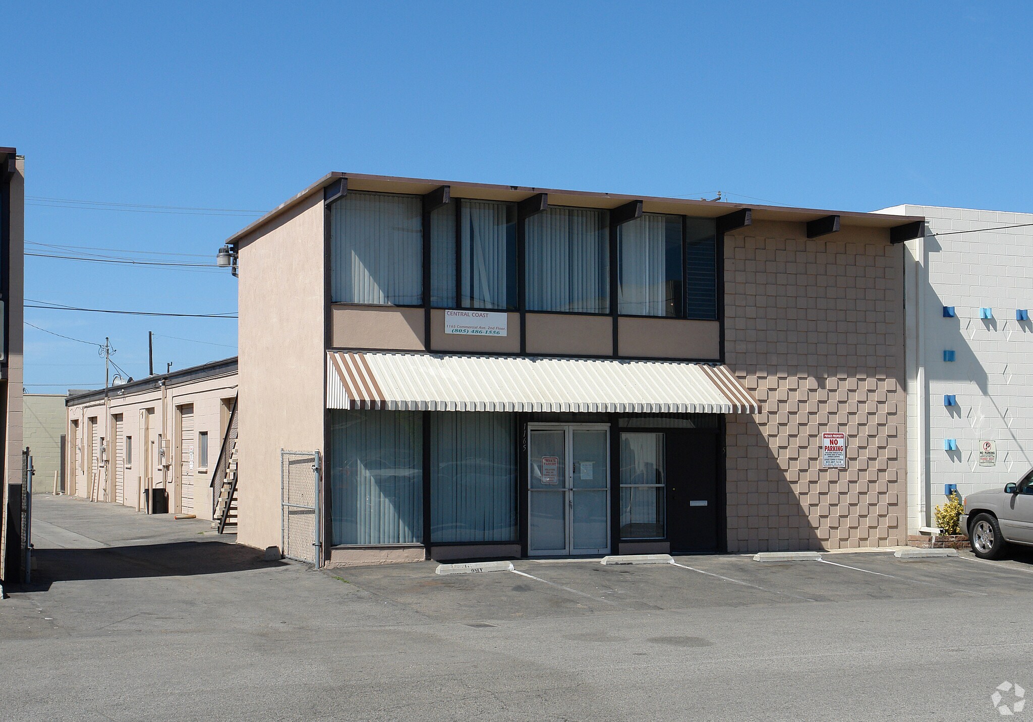 1165 Commercial Ave, Oxnard, CA à louer Photo principale– Image 1 sur 4