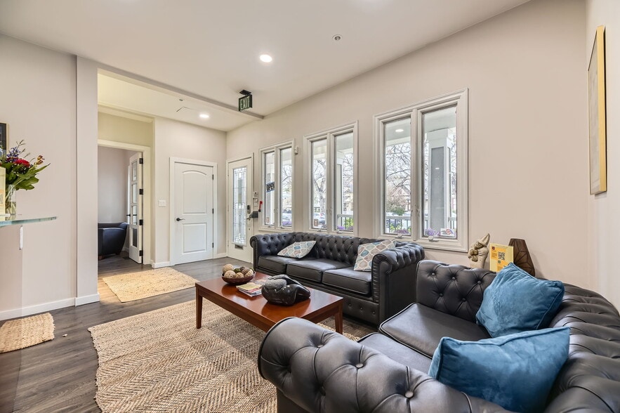 1761 N Emerson St, Denver, CO à vendre - Photo intérieure – Image 3 sur 25