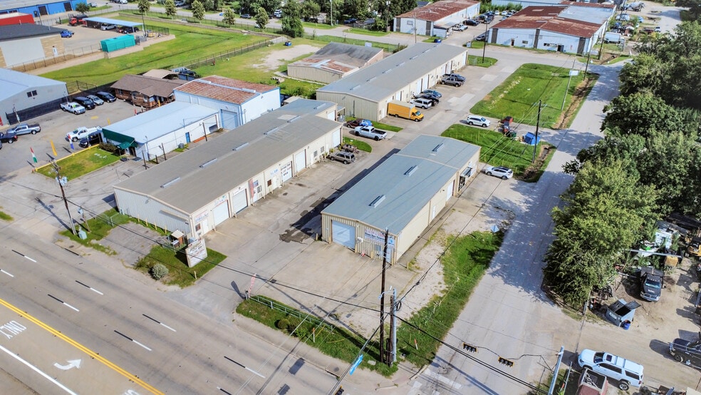1027 Aldine Bender Rd, Houston, TX à louer - Photo de l’immeuble – Image 1 sur 20
