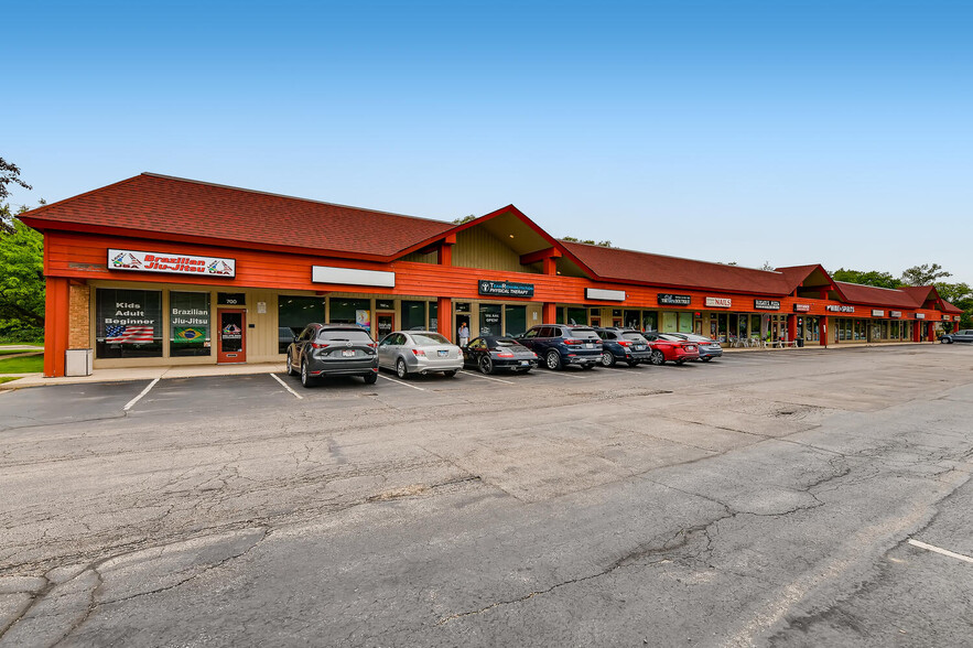 700-730 S Northwest Hwy, Barrington, IL à louer - Photo de l’immeuble – Image 1 sur 21