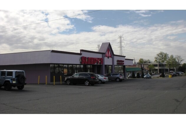 770 US Highway 1 N, Iselin, NJ à louer - Photo de l’immeuble – Image 3 sur 7